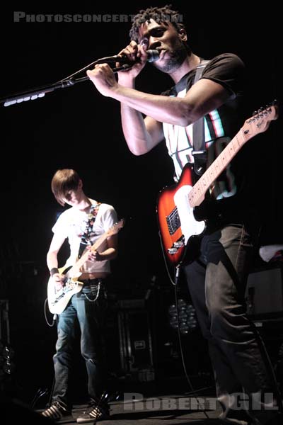 BLOC PARTY - 2009-02-10 - PARIS - Olympia - Rowland Kelechukwu Okereke - Russell Dean Lissack